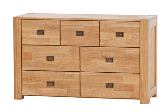 Die Kommode aus Eichenholz Troja mit 7 Schubladen ist eine tolle Ergänzung für Ihr Schlafzimmer oder Wohnzimmer.