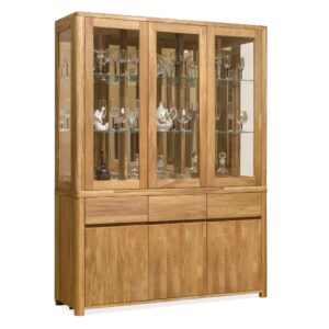 Die Vitrine Lausanne ist so gestaltet, dass sie all Ihre Bedürfnisse erfüllt und gleichzeitig einen Hauch von Luxus und Eleganz in Ihr Zuhause bringt.