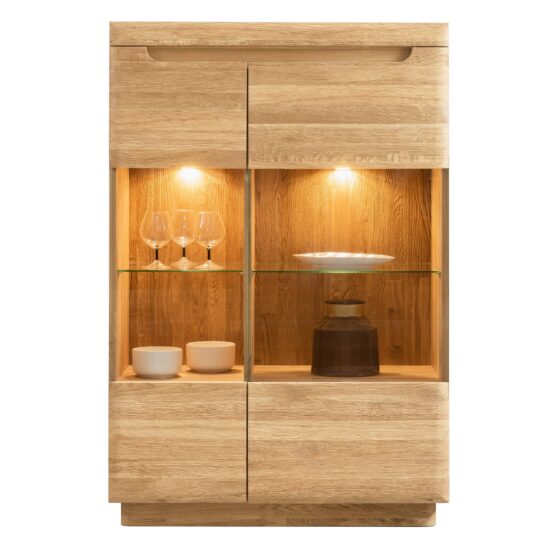 Eichenvitrine Dallas 2 – ein perfektes Möbelstück, das durch sein elegantes Design und erstklassige Qualität besticht.