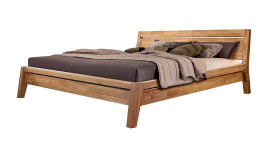 Das Massivholzbett Bridget ist aus hochwertigstem Eichenholz gefertigt und verleiht Ihrem Schlafzimmer einen einzigartigen und luxuriösen Charakter.