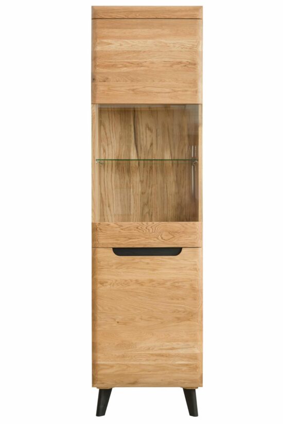 Die Vitrine Antalia aus massivem Eichenholz vereint Luxus, Eleganz und Funktionalität.