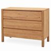 Schlafzimmerkommode Sofi 3Z Eiche – ein echtes Schmuckstück für Ihr Schlafzimmer. Diese Kommode, die sich durch ihr elegantes Design und die Ausführung in Eiche auszeichnet, wurde geschaffen, um Ihrem Schlafzimmer höchsten Stil und eine luxuriöse Atmosphäre zu verleihen.