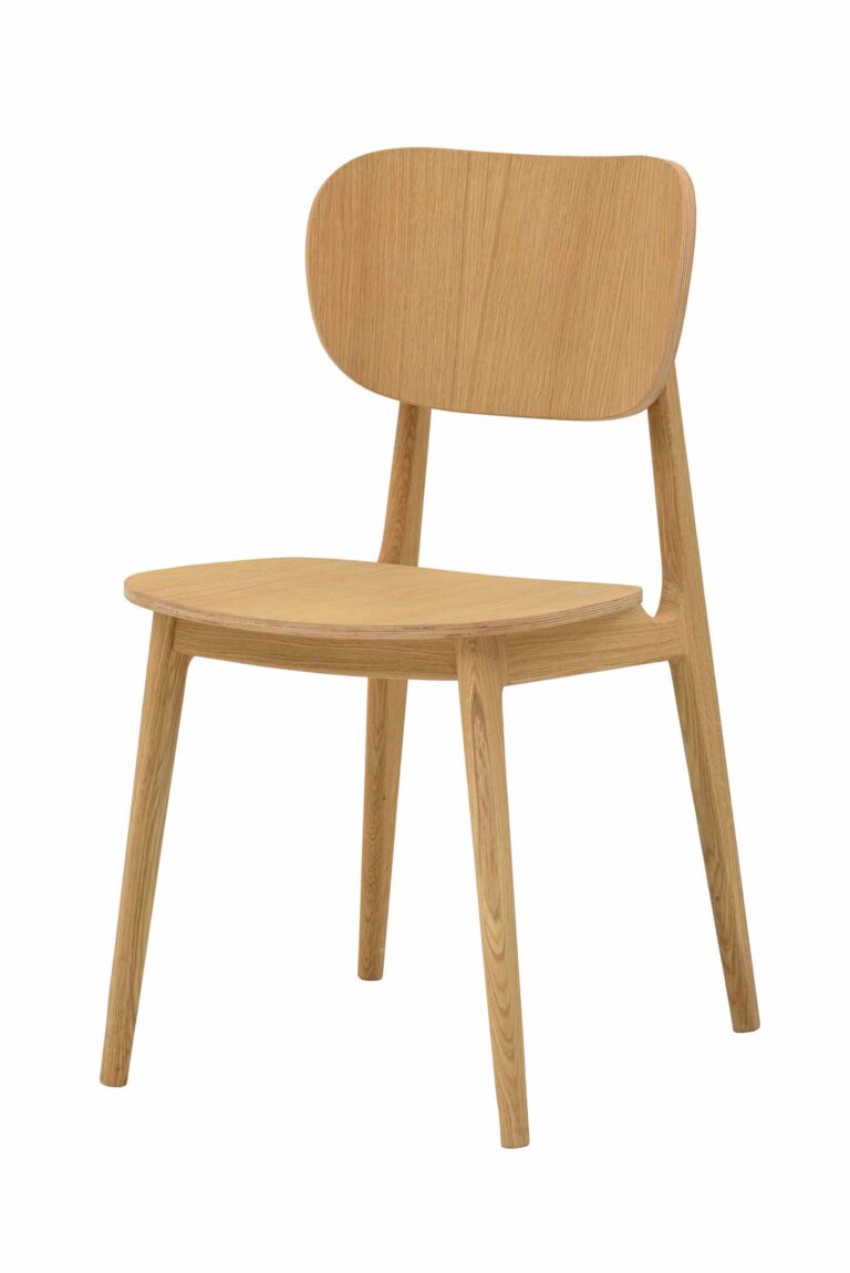 Der Eichen-Esszimmerstuhl Verde ist nicht nur ein gewöhnliches Möbelstück; er ist ein Vermittler zwischen Komfort und Stil, zwischen Funktionalität und Design.