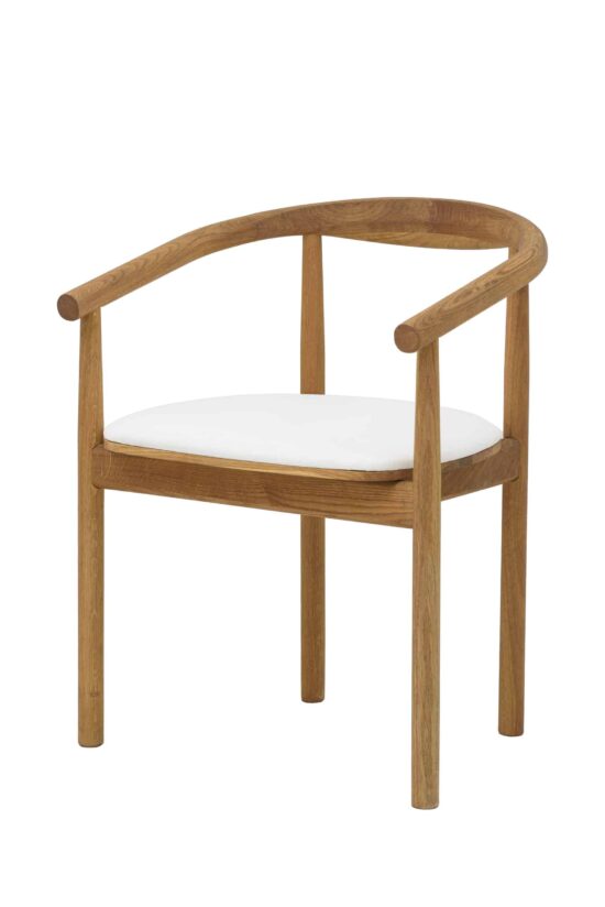 Der Holzstuhl Calm ist ein großartiger Verbündeter für Ihr entspanntes Sitzen und eine gute Wahl für alle, die elegantes Design, Komfort und hohe Qualität suchen.
