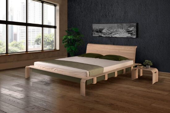 Das Design-Bett Konstanz ist der Schlüssel zu einer perfekten Verbindung von Eleganz, Komfort und Praktikabilität in Ihrem Schlafzimmer. Dieses exklusive Eschenholz-Bett ist mehr als nur ein Ort, an dem Sie jede Nacht enden. Es ist ein Luxus-Erlebnis, das Ihre Schlafumgebung in eine Oase der Ruhe und des Stils verwandelt.