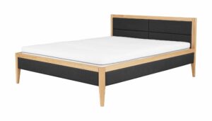 Das Massivholzbett 180x200 Lugo ist nicht nur praktisch, sondern auch eine ästhetische Bereicherung für Ihr Zuhause, die sich perfekt mit anderen Eichenmöbeln aus unserem Angebot kombinieren lässt.