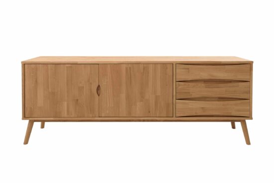Die Futura Kommode aus massiver Eiche ist ein Möbelstück, das Funktionalität mit unverwechselbarem Stil verbindet und eine Atmosphäre von Wärme und Eleganz in Ihr Zuhause bringt.