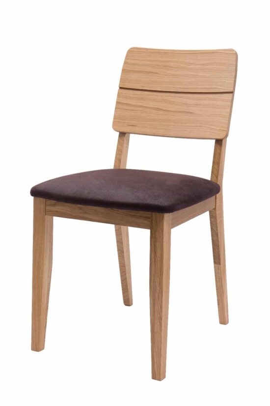 Der Eichenstuhl Ruva ist ein Synonym für Eleganz und modernes Design. Seine klaren Linien und die natürliche Holzfarbe in Kombination mit der braunen Polsterung schaffen eine harmonische Atmosphäre, die zu jedem Interieur passt.