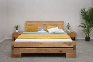 Das luxuriöse Bett Natali wird aus hochwertigem massivem Eichenholz gefertigt, was bedeutet, dass Sie sich auf seine Festigkeit und Stabilität verlassen können.