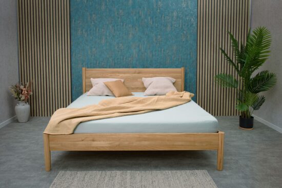 Eine Investition in qualitativ hochwertigen Schlaf und einen gesünderen Lebensstil ist das Eichenbett Helen. Jede Nacht auf diesem Bett verleiht dem Wort ‚Schlaf‘ eine neue Bedeutung.