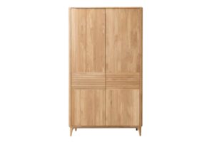 Der massive Eichen-Schrank Stockholm 2 für das Schlafzimmer bringt zeitlose Eleganz und eine natürliche Optik in Ihr Interieur, die sich mühelos mit verschiedenen Stilen kombinieren lässt. Dank der hochwertigen Verarbeitung und des robusten Materials bietet der Schrank eine lange Lebensdauer.