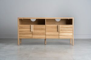 Die Barcelona 4D TV-Kommode bietet reichlich Platz für Fernsehgeräte aller gängigen Größen und eine praktische offene Fläche für Elektronik wie Set-Top-Boxen und Konsolen.