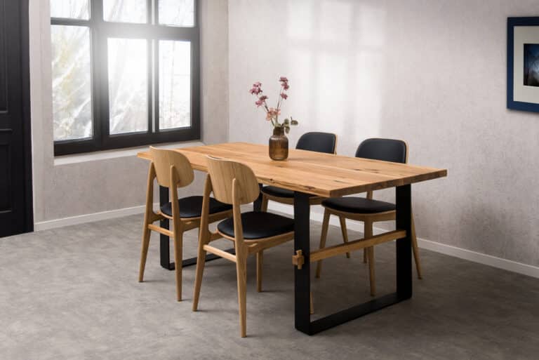 Esszimmer-Set: Tisch Bergen + Stühle Verde schwarzes Kunstleder: Verleihen Sie Ihrem Esszimmer einen Hauch von Luxus, Eleganz und zeitlosem Design.