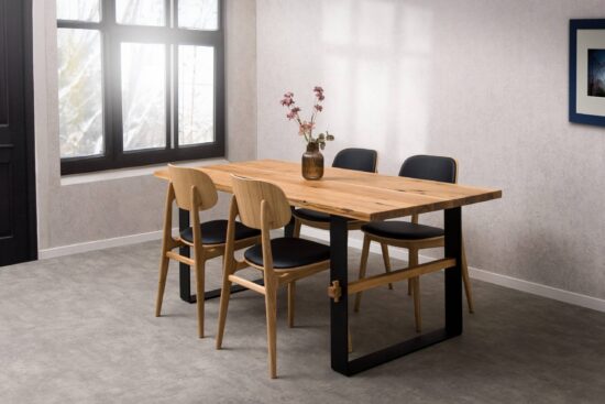 Esszimmer-Set: Tisch Bergen + Stühle Verde schwarzes Kunstleder: Verleihen Sie Ihrem Esszimmer einen Hauch von Luxus, Eleganz und zeitlosem Design.