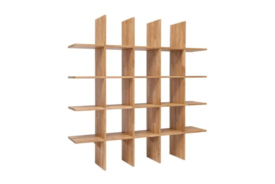 Die Bücherregale Faro aus massiver Eiche bestechen durch ihr originelles, luftiges Design, das sich perfekt zur Aufbewahrung von Büchern, zur Präsentation von Dekorationen oder als stilvoller Raumteiler eignet. Ein elegantes und zeitloses Stück, das der Einrichtung einen einzigartigen Charakter verleiht.
