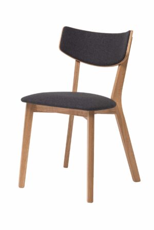 Der Esszimmerstuhl Rico ist eine stilvolle und funktionale Ergänzung für jedes Interieur. Der schwarze Bezug in Kombination mit massivem Eichenholz erzeugt einen attraktiven Kontrast und unterstreicht die natürliche Holzmaserung. Die ergonomisch geformte Rückenlehne und die bequem gepolsterte Sitzfläche sorgen für Komfort auch bei längerem Sitzen.