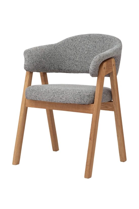Der Eichen-Sessel Mona besticht nicht nur durch sein zeitloses Design, sondern auch durch seine durchdachte Funktionalität und seinen hohen Sitzkomfort. Dank des robusten Eichenmassivs und der ergonomischen Form bietet er stabilen und bequemen Halt für den täglichen Gebrauch. Sein universelles Aussehen ermöglicht eine breite Nutzung. So verbindet der Sessel Mona auf natürliche Weise Ästhetik mit Funktionalität und wird zu einem funktionalen und dekorativen Element des Interieurs.