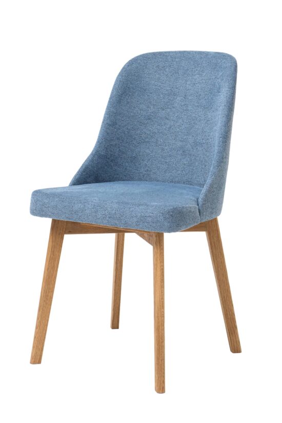 Der Stuhl Milis kombiniert die natürliche Schönheit massiver Eiche mit einer eleganten blauen Polsterung, die eine frische und moderne Atmosphäre in das Interieur bringt. Dank der bequemen Formgebung und der hochwertigen Verarbeitung ist er ideal für den täglichen Gebrauch. Er ergänzt perfekt jeden Essbereich, in dem Stil und maximaler Komfort eine Rolle spielen.