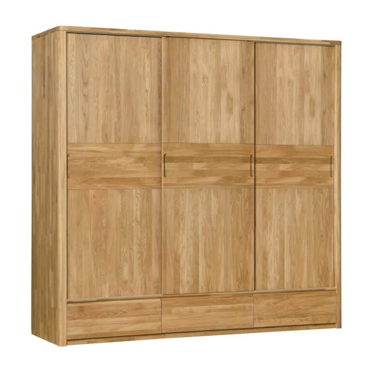 Der Massivholzschrank Lausanne 3 mit drei Schiebetüren wertet nicht nur das Aussehen Ihres Schlafzimmers auf, sondern wird Ihnen auch viele Jahre lang dienen. Er besticht durch die natürliche Holzmaserung und das zeitlose Design. Das praktisch gestaltete Innere bietet eine Kombination aus Fachböden, Kleiderstange und zwei Schubladen, sodass Sie alle Dinge übersichtlich geordnet und immer griffbereit haben.