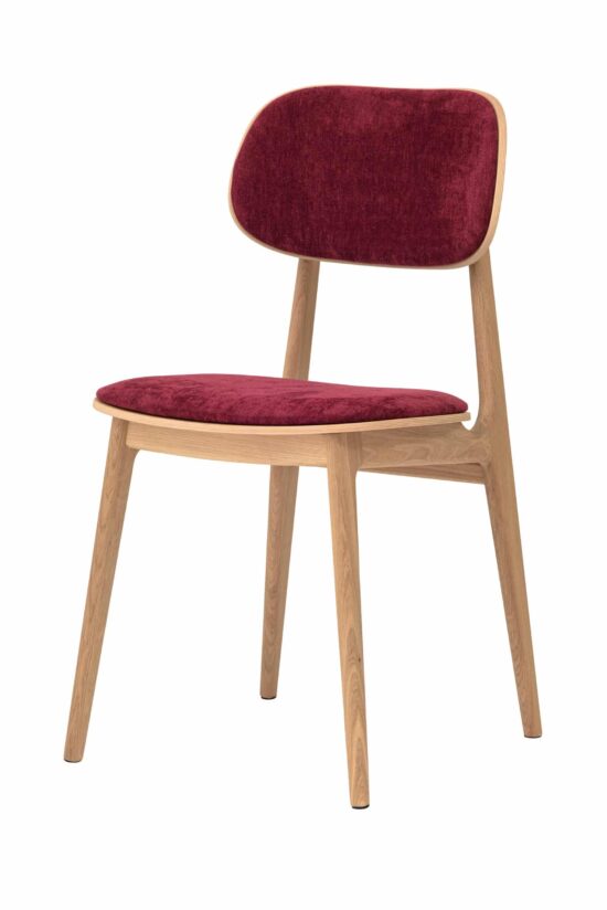Der Esszimmerstuhl Verde in rot besticht durch klare Linien, hochwertiges massives Eichenholz und eine markante rote Polsterung. Die ergonomische Formgebung sorgt für Komfort auch bei längerem Sitzen, während das energiegeladene Design dem Interieur Stil und Persönlichkeit verleiht. Die ideale Wahl für das Zuhause sowie moderne Gastronomiebereiche.