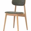 Der Esszimmerstuhl Verde in grüner Ausführung besticht durch klare Linien, hochwertige Massiveiche und komfortable Polsterung. Die ergonomische Formung sorgt für Komfort auch bei längerem Sitzen, während das zeitlose Design problemlos in moderne sowie klassische Interieurs passt. Ideale Wahl für das Zuhause und stilvolle Gastronomiebereiche.