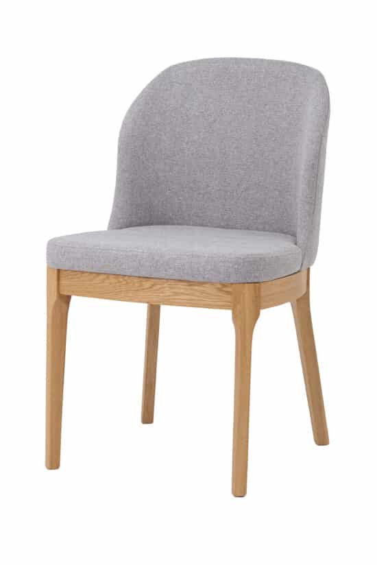 Der Holzstuhl New York 03 bringt Harmonie, Stil und Komfort in Ihr Interieur und verschönert jeden Moment am Tisch. Dank seiner eleganten Optik und der durchdachten Verarbeitung wird der Holzstuhl New York nicht nur zu einem praktischen, sondern auch zu einem Designelement Ihres Zuhauses.