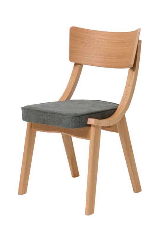 Natürliche Eiche, ein eleganter grüner Bezug und zeitloses Design machen den Esszimmerstuhl Diran zu einer stilvollen Ergänzung für moderne und klassische Interieurs. Bequeme Polsterung und hochwertige Materialien garantieren eine lange Lebensdauer und maximalen Komfort.