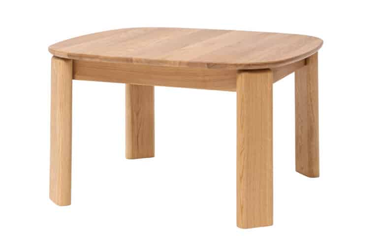 Der Couchtisch Robi 75 überzeugt durch zeitloses Design, klare Linien und die natürliche Pracht massiven Eichenholzes. Die quadratische Platte mit abgerundeten Ecken wirkt elegant und einladend, während die robuste Konstruktion für maximale Standfestigkeit sorgt.