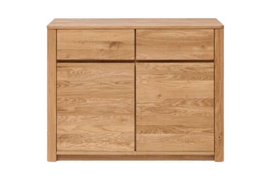 Die Massivholz-Kommode Lausanne Wild 2Z 2D aus Eiche ist die ideale Wahl für alle, die hochwertige und zeitlose Möbel suchen, die das Interieur natürlich ergänzen und gleichzeitig ausreichend Platz für den täglichen Bedarf bieten.