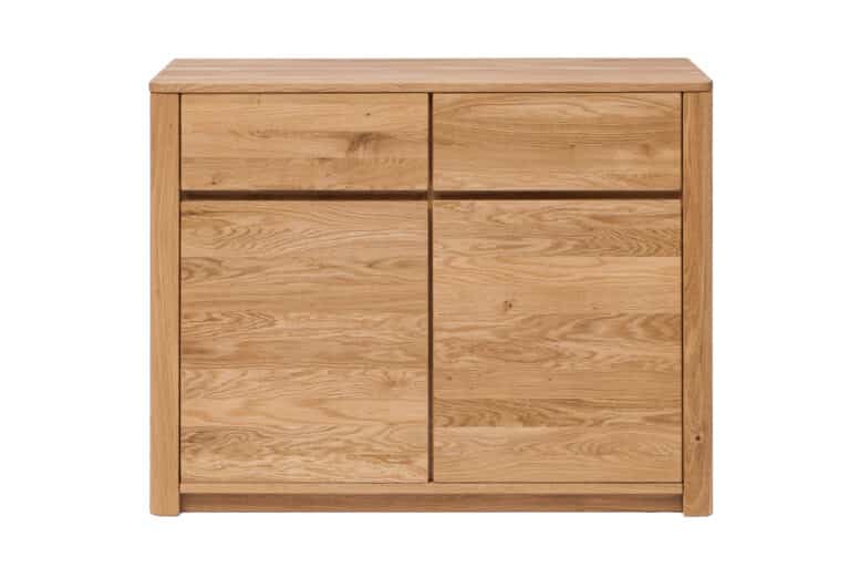 Die Massivholz-Kommode Lausanne Wild 2Z 2D aus Eiche ist die ideale Wahl für alle, die hochwertige und zeitlose Möbel suchen, die das Interieur natürlich ergänzen und gleichzeitig ausreichend Platz für den täglichen Bedarf bieten.